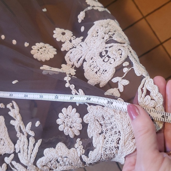 Lithe Laurel Elegant Lace Trim Ruffled Neckline Cap Slv Nylon Rayon Sz 6 Dress - Picture 8 of 12